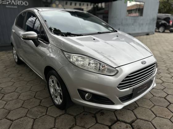 FORD FIESTA 1.6 SE HATCH 16V FLEX 4P POWERSHIFT FORD FIESTA 1.6 SE HATCH 16V FLEX 4P POWERSHIFT